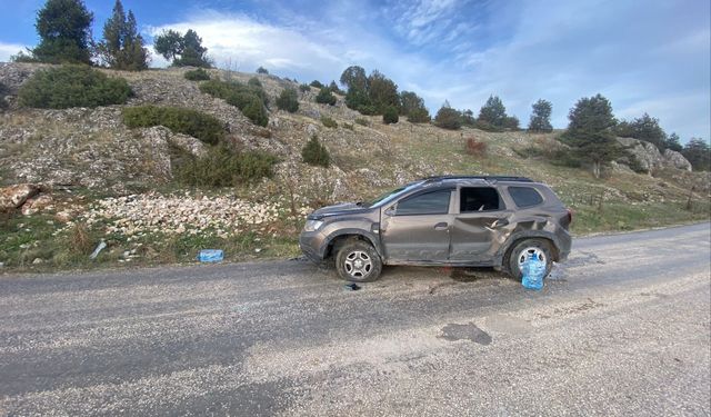 Bilecik yolunda araç takla attı!