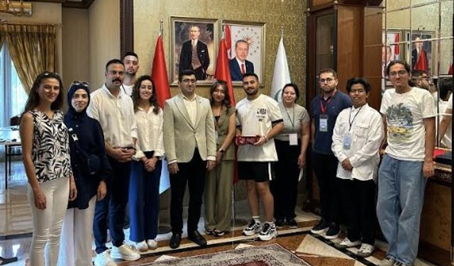 Sivrihisarlı gençler Endonezya’da Türkiye’yi gururla temsil etti