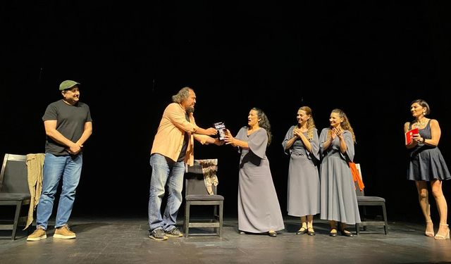 "Sen İstanbul’dan Daha Güzelsin" tiyatroseverleri büyüledi