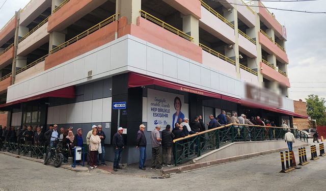Eskişehir'de vatandaşın ilgisi yoğun: Uzun kuyruklar oluşuyor!