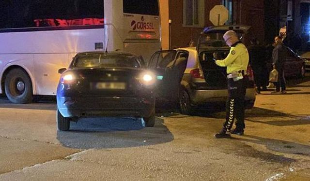 Eskişehir'de çarpışan araçlar kontrolden çıkıp otobüse çarptı