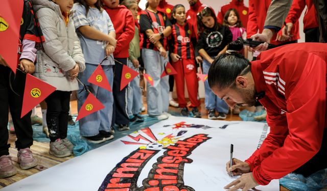 Kız çocukları Eskişehirspor'da hayallerine koştu!