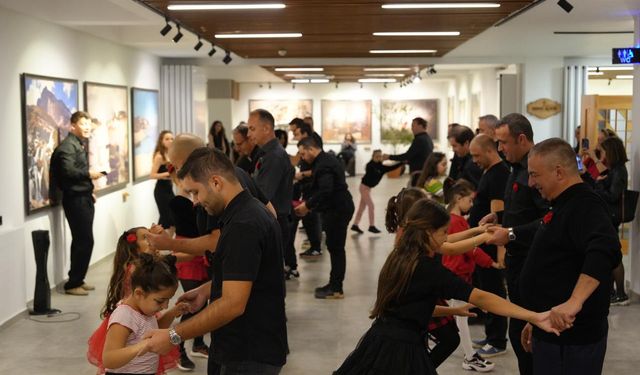Eskişehir'de anlamlı etkinlik: Kız çocukları ve babalarıyla ilk dans