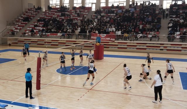 Okullu voleybolcular 27 Ekim’i bekliyor