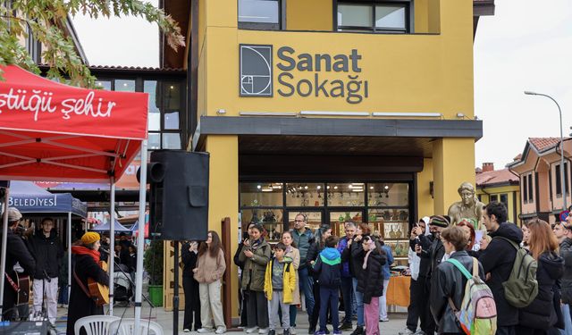 Eskişehir Sanat Sokağı'nda renkli panayır