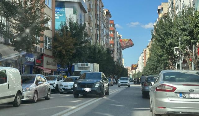 Eskişehir'de parkometresiz ilk gün: Geçmeye yol kalmadı!