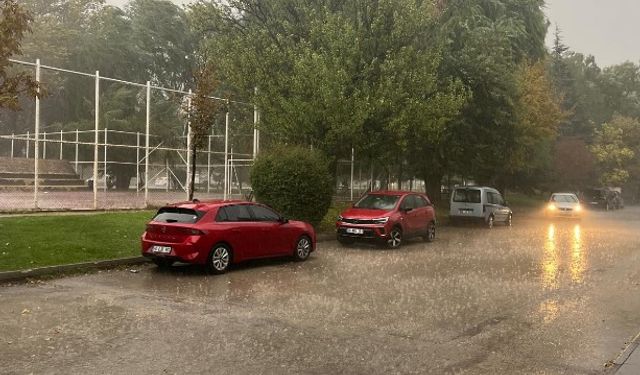 Eskişehir'i sağanak yağış vurdu!