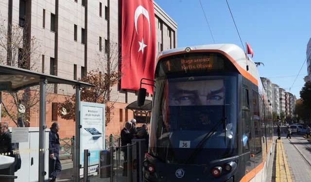 Eskişehir tramvaylarında Cumhuriyet coşkusu!