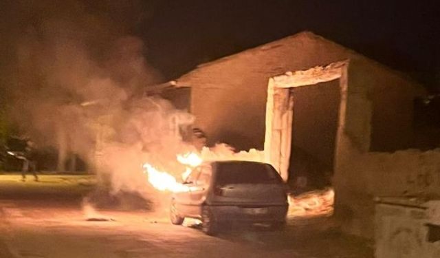 Eskişehir'de park halindeki araç alev topuna döndü!