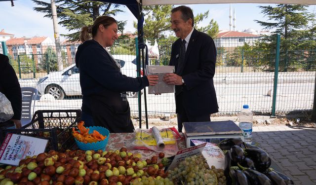 Eskişehir'de kadın üretici satış noktasında anlamlı kutlama