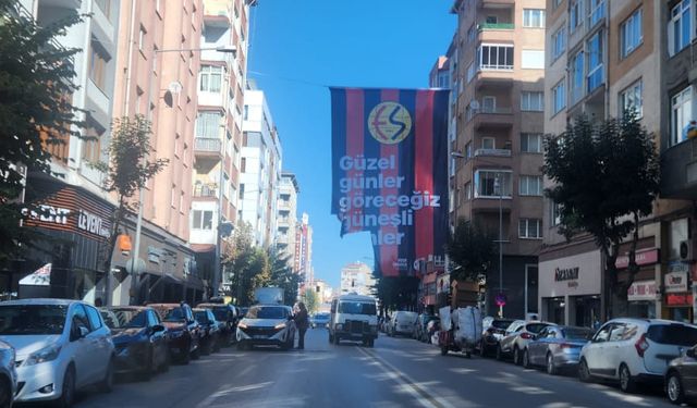 Eskişehir taraftarından tepki: "Bayrak yenilensin!"