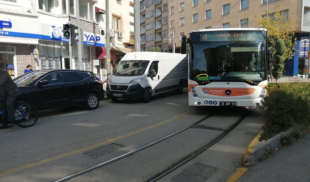 Eskişehir'de rastgele park ulaşımı engelliyor!
