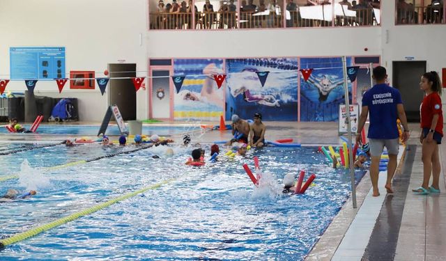 Eskişehir'de yüzme bilmeyenler için Kentpark’ta yeni kurs fırsatı