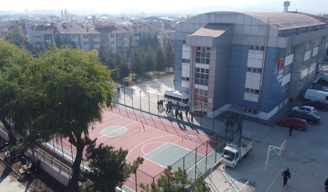 Eskişehir okullarına yeni spor sahalar kazandırılıyor