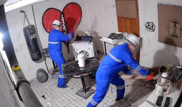 Eskişehir’de ilginç işletme: 30 dakikada stres at, eşyaları kır!