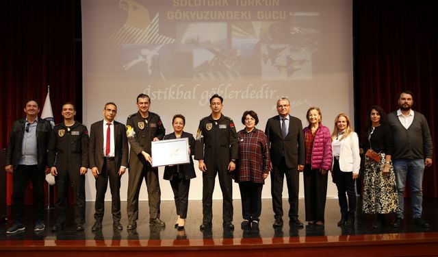 SOLOTÜRK pilotları ESOGÜ öğrencileriyle buluştu