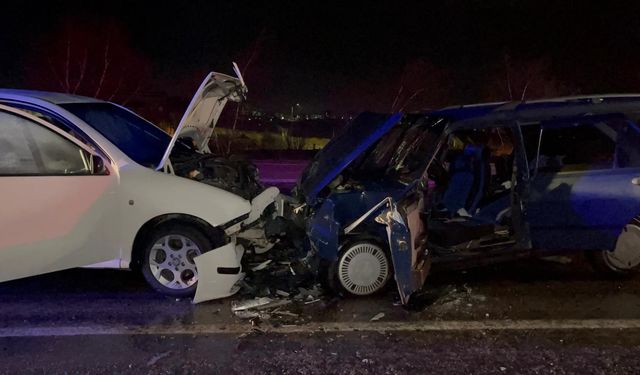 Eskişehir-Afyon yolunda yağış kaza getirdi: 3’ü çocuk 9 yaralı!