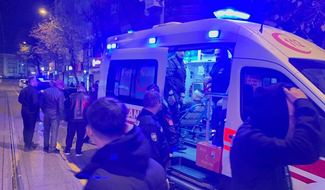 Plakasız motosikletle bekçiye çarptı, ambulansta 34 bin TL ceza yedi
