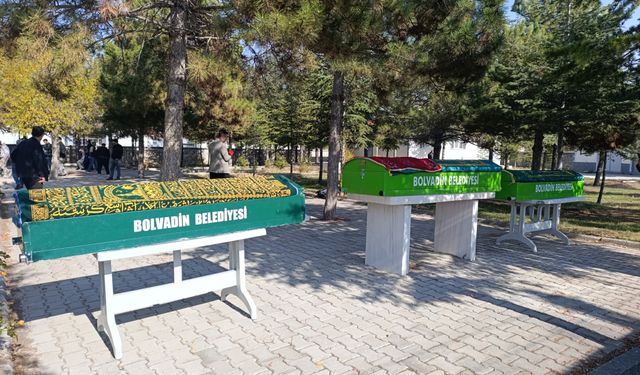 İstanbul'da zehirlenerek ölen aileye Afyon'da acı veda!