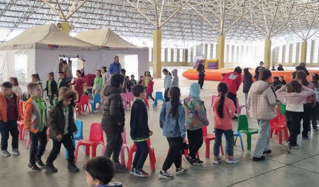 Emek Mahallesi’nde çocuk dostu alan tırı faaliyete geçti