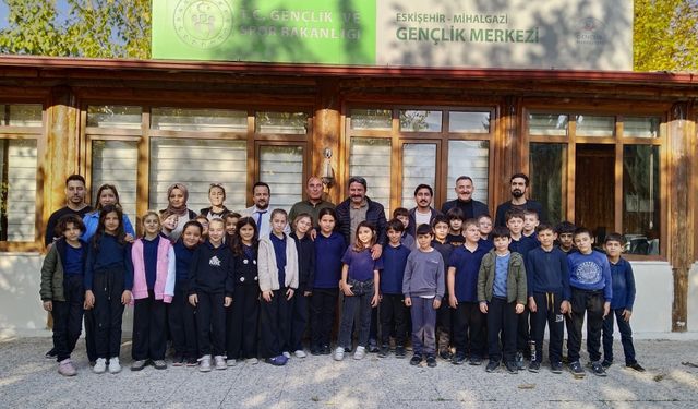 Gençlerle buluşan İl Müdürü Kalın, merkez çalışmalarını denetledi