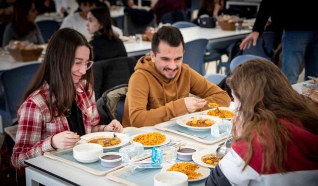 Anadolu Üniversitesi 2 bin 600 öğrencisine yemek bursu sağlıyor
