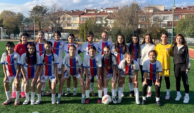 Atatürk Kız Futbol Turnuvası başladı