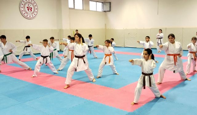 Karate Kış Okulu 3. Grup çalışmaları sürüyor