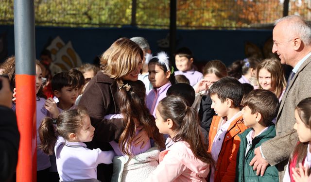 Başkan Ünlüce, mezun olduğu okulda Öğretmenler Günü’nü kutladı!