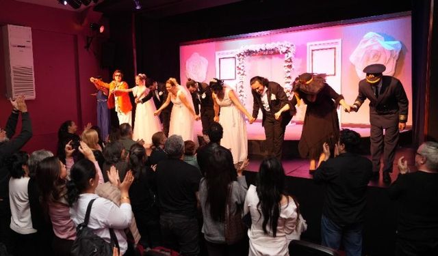 Şehir Tiyatroları’ndan izleyiciyi mest eden komedi gösterisi