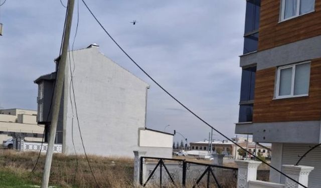 Eskişehir 71 Evler'de elektrik direği tehlike saçıyor!