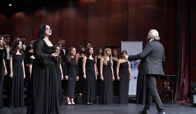 Eskişehir’de polifonik korolar şenliği renkli görüntüler oluşturdu