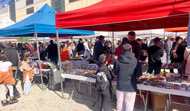 Eskişehir'deki pazara yoğun ilgi: Hem uygun fiyatlı hem nostaljik
