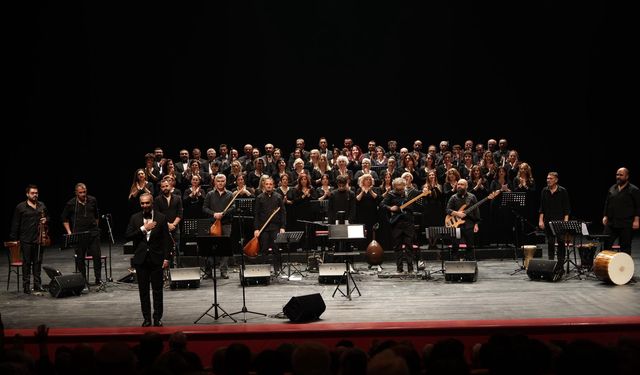 Eskişehir’de ESMEK korosu sanatseverleri büyüledi!