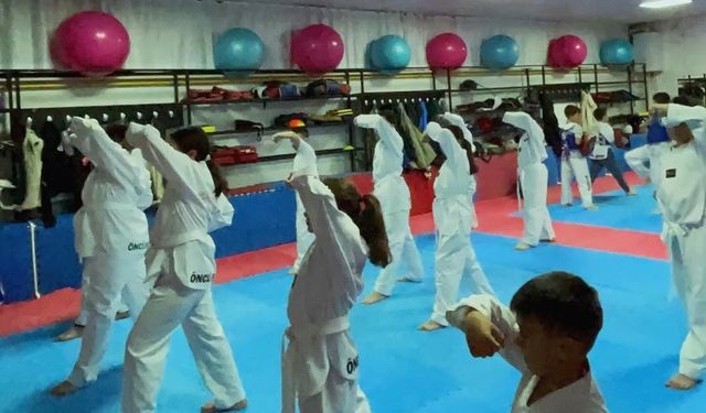 Öncü’nün tekvandocuları hız kesmiyor