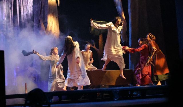 Eskişehir’de sanatseverler “Cadı Kazanı”yla buluştu