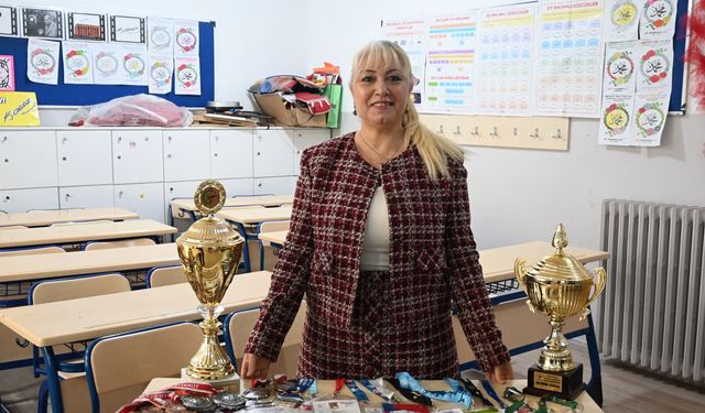 Eskişehirli öğretmen hem minikleri hem milli sporcuları yetiştiriyor!