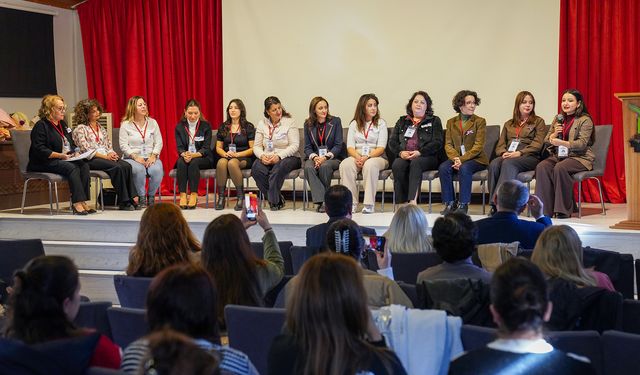 Sığınmaevi kadınları şiddetsiz bir dünya için buluştu