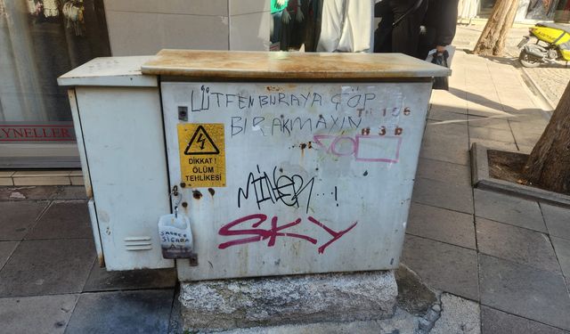 Eskişehir’de gelişi güzel bırakılan çöpler esnafı isyan ettirdi!