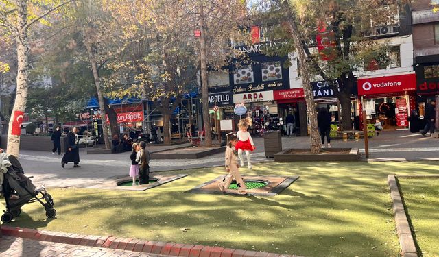 Eskişehirliler güneşli havanın tadını parkta çıkardı!