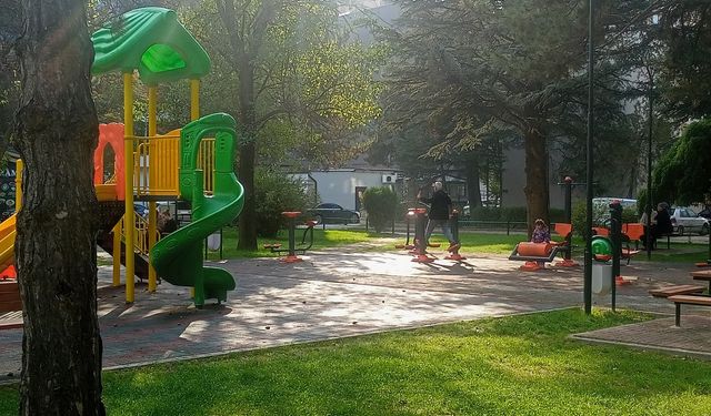 Eskişehir Havacılar Parkı güneşli havayı fırsat bilenlerle doldu