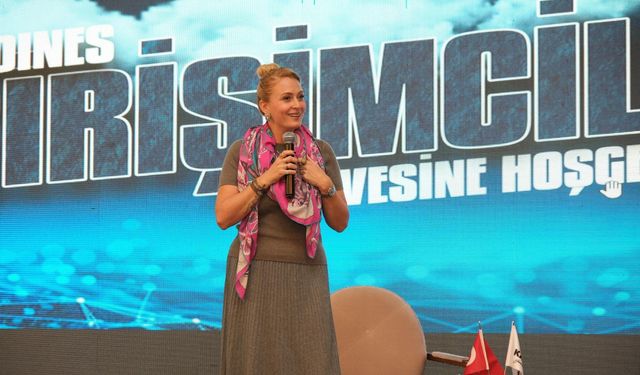 Ceyda Düvenci, Eskişehir'de Kadınes Girişimcilik Zirvesi’ne konuk oldu
