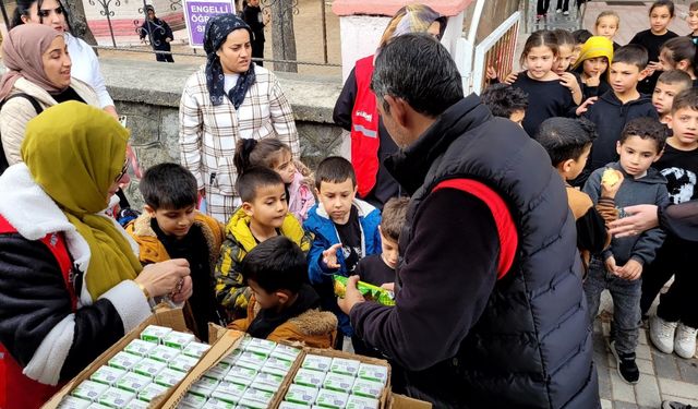 Kızılay haftasında Eskişehir'de öğrenciler unutulmadı