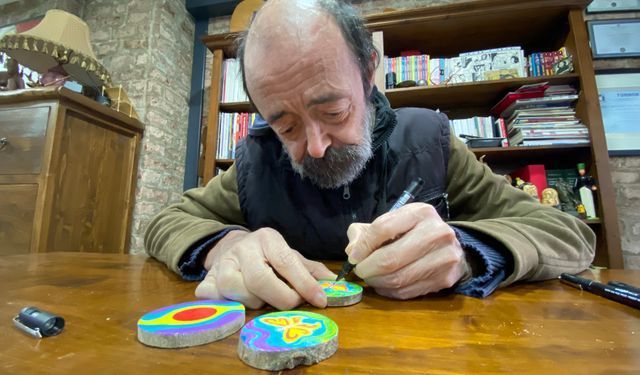 Eskişehirli eski karikatürcü çini mürekkebiyle yeni bir yol açtı