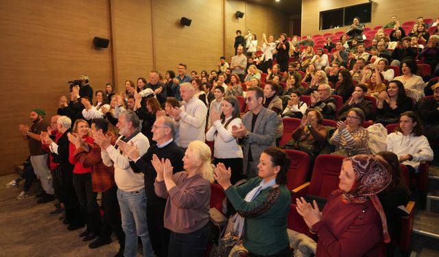 Eskişehir Şehir Tiyatroları “Aşk Listesi” ile sezonu açtı