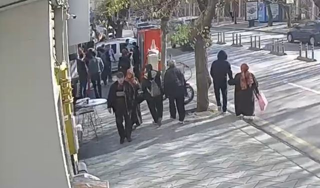 Eskişehir'de trafikteki tartışma büyüdü, çevredekiler izledi!