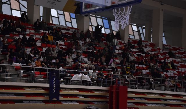 Eskişehirli basketbol severler yalnız bırakmadı