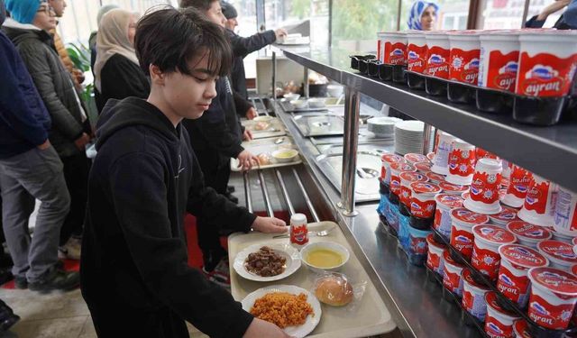 Bilecik’te şehit İlhan Ongan anısına binlerce kişiye ücretsiz yemek dağıtıldı