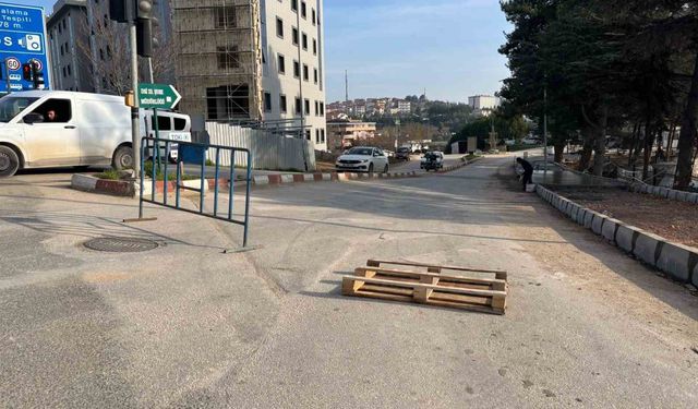 Bilecik'teki kaldırım çalışması sürücüleri çileden çıkardı!