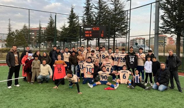Birlikspor şampiyonluk iddiasını sürdürüyor
